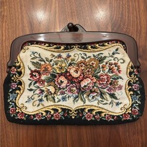 Vintage Kiss Lock Tapestry Fabric Floral Clutch. So unique and adorable 🌷